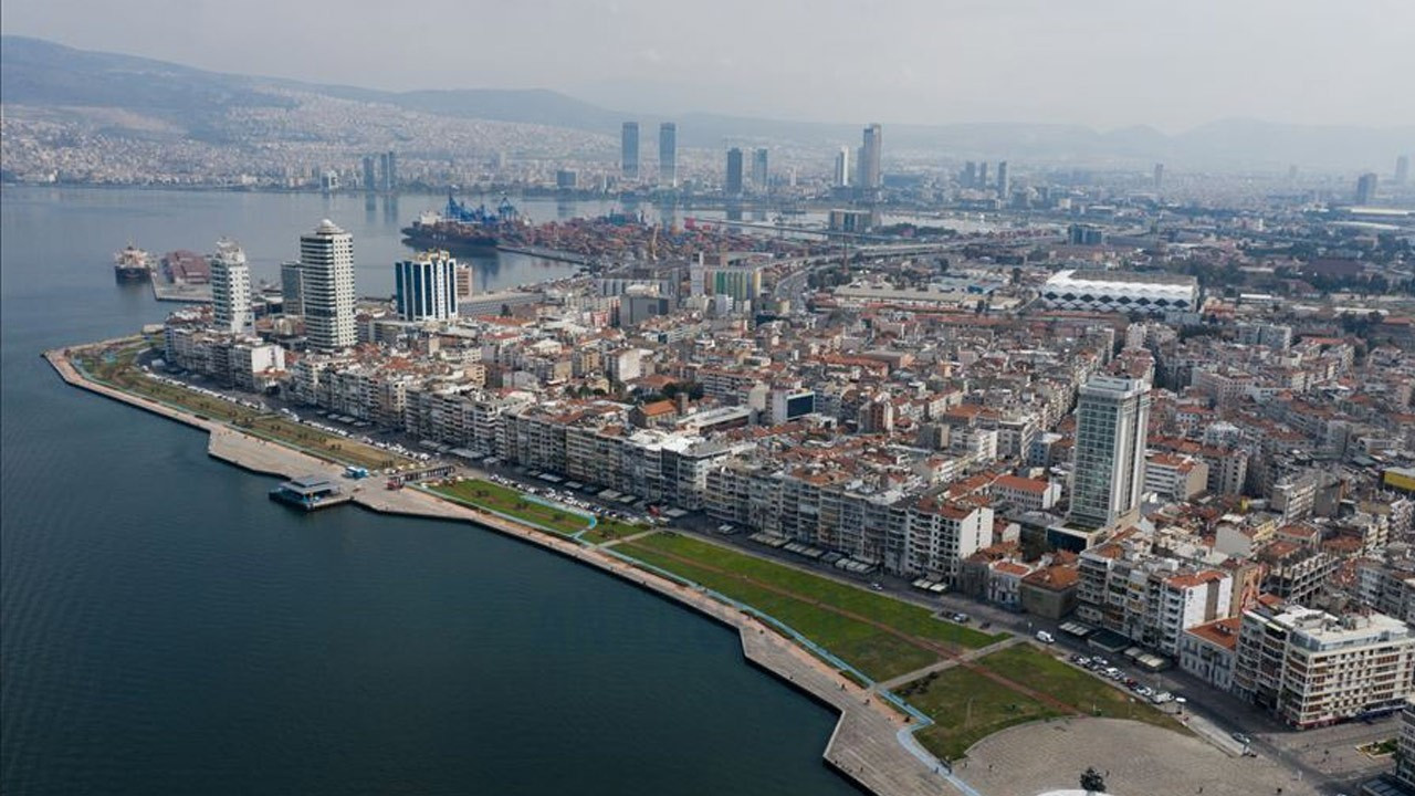 İzmir’de 1,9 milyar liralık taşınmaz yabancılara satıldı