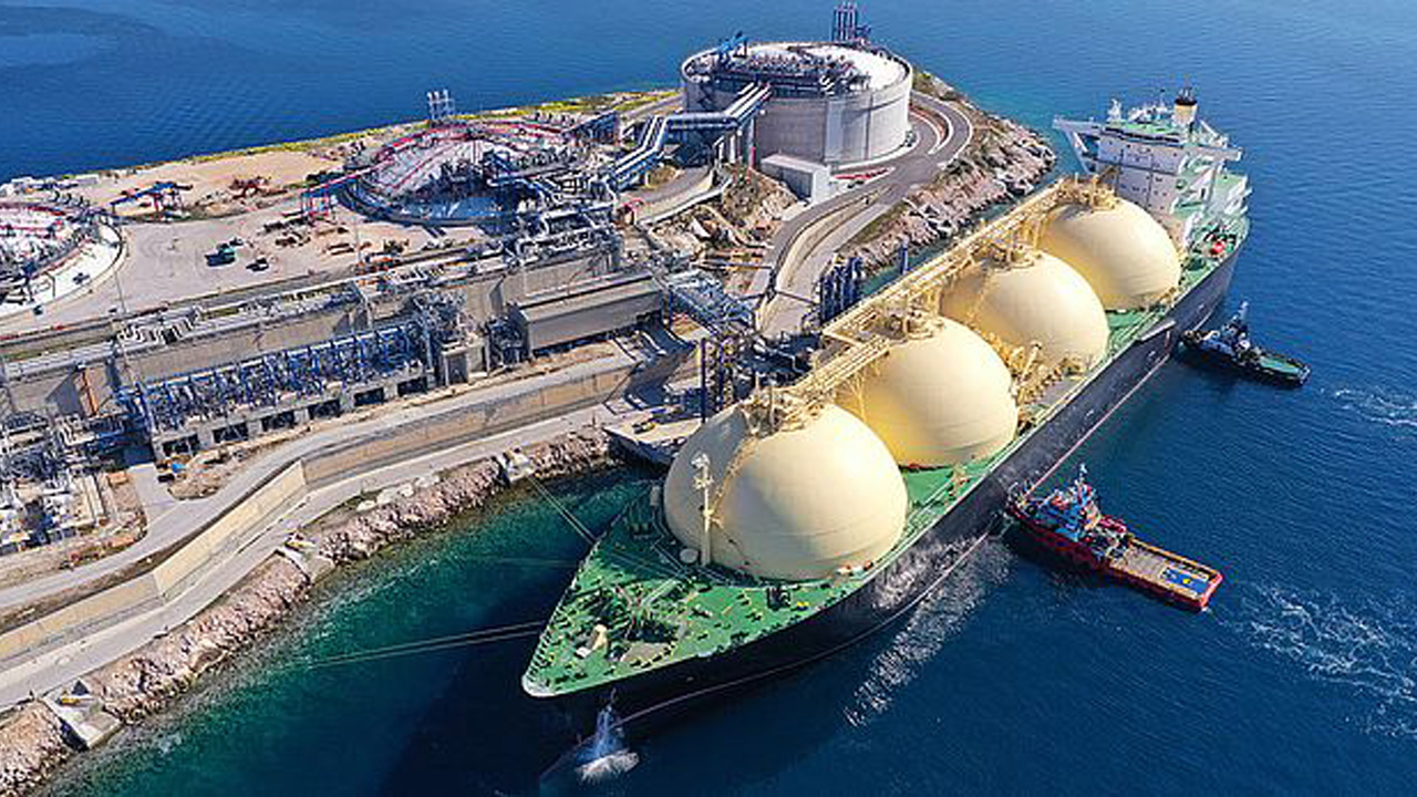 LNG gemi filosu büyüyor, navlun düşüyor