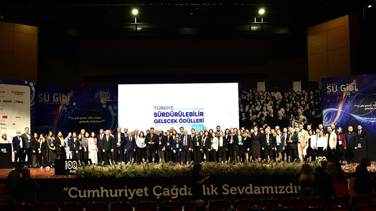 Sürdürülebilir Gelecek’te büyük ödüller Akçansa ve Borçelik’in