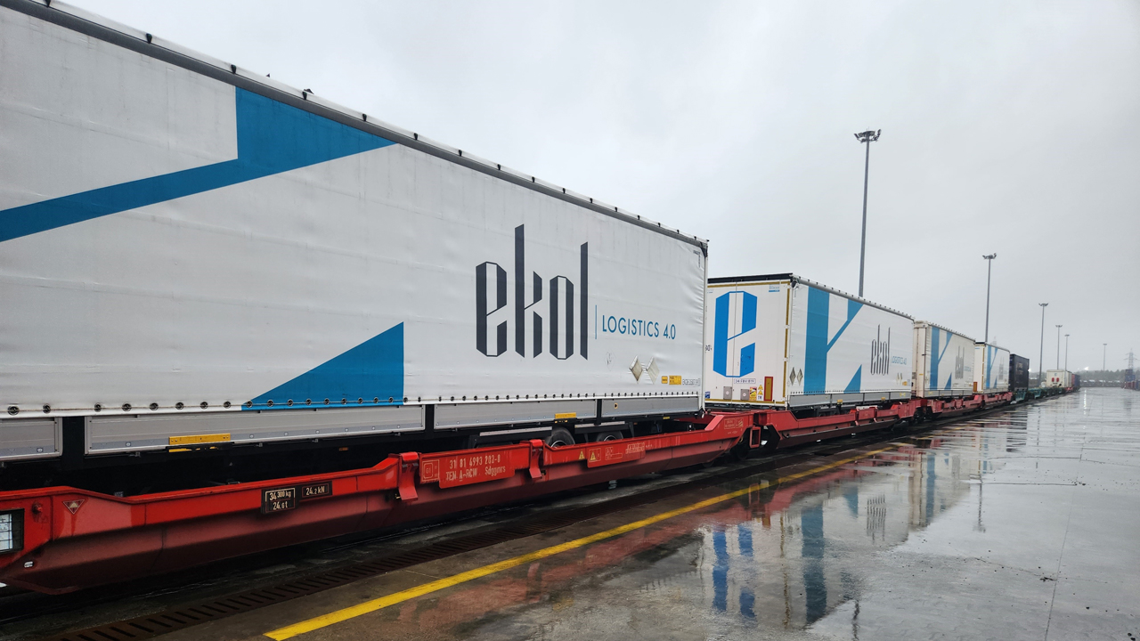 Ekol, Marmaray hattından ilk treyler geçişini yaptı