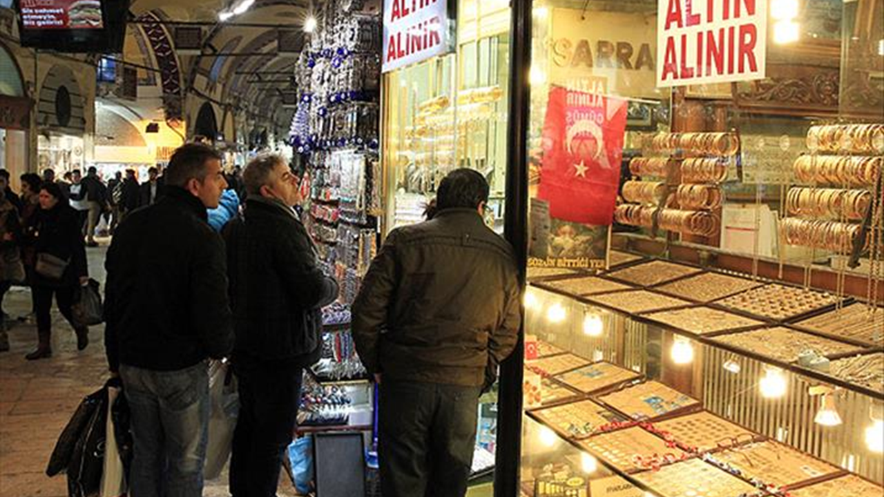 Kapalıçarşı’da döviz ve altına talep arttı