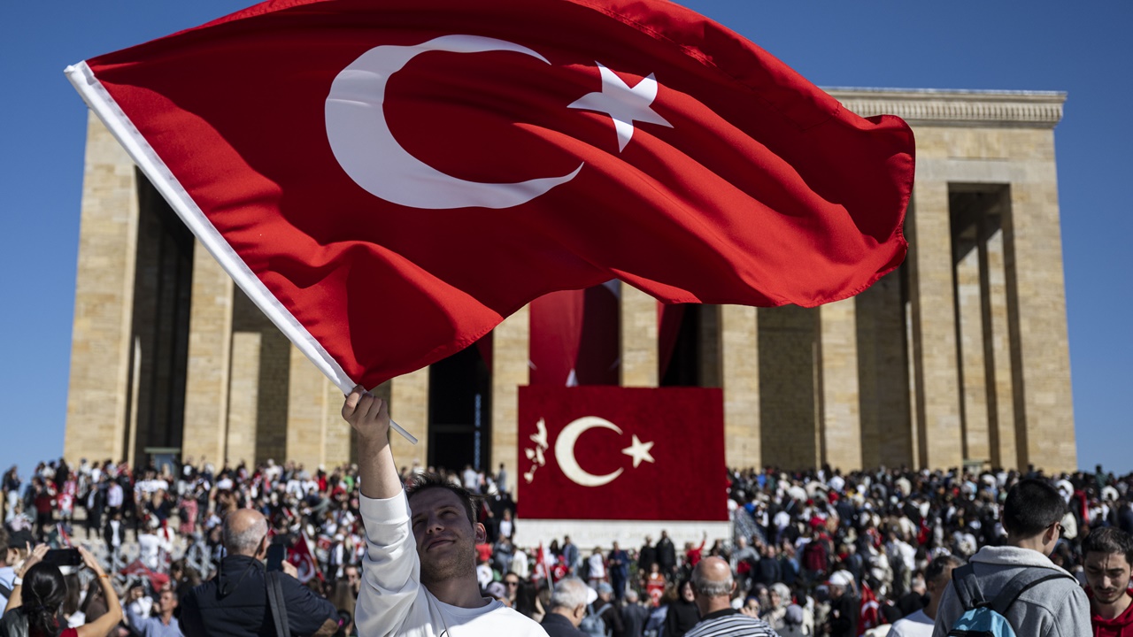 101. yıla coşkulu kutlama