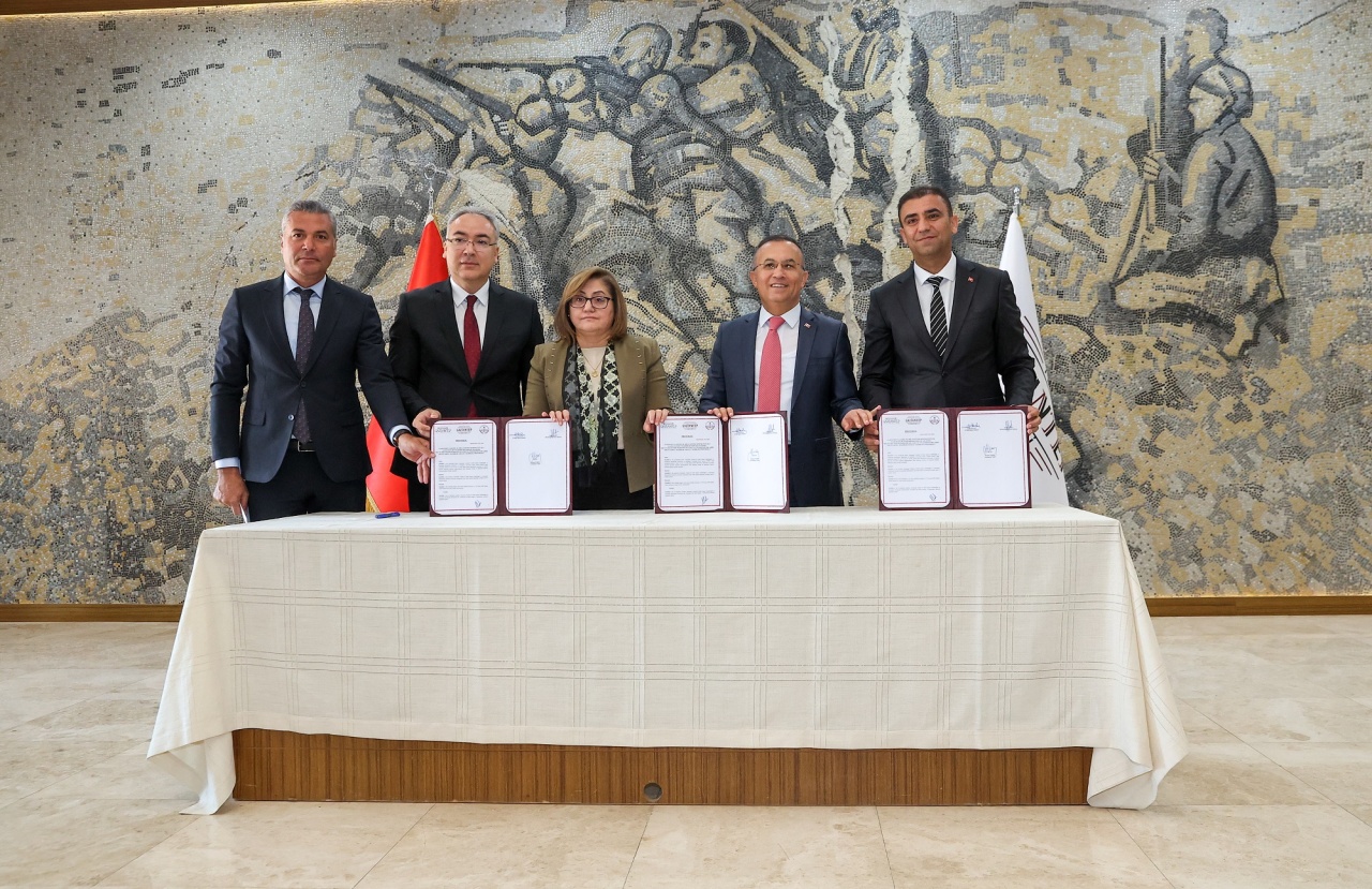 Gaziantep Büyükşehir’den eğitime 40 milyon liralık destek