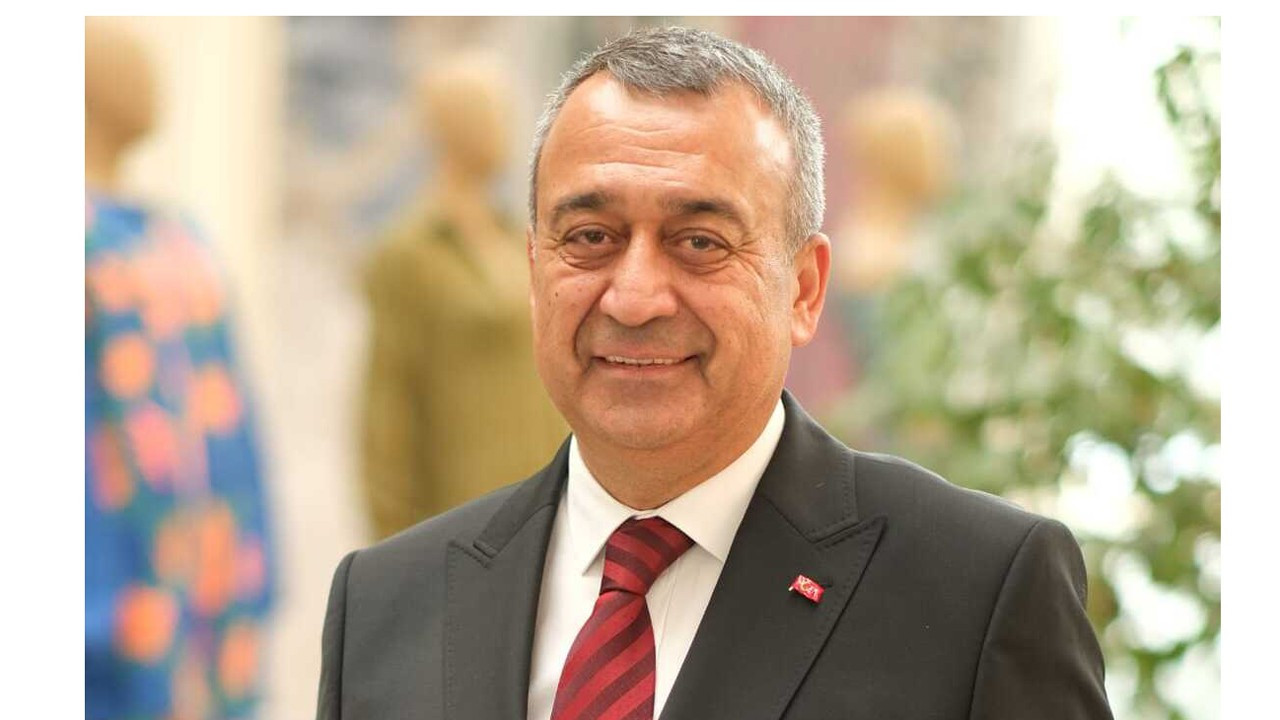 'Dönüşüme ayak diretenler kazanırsa, dünya kaybeder'
