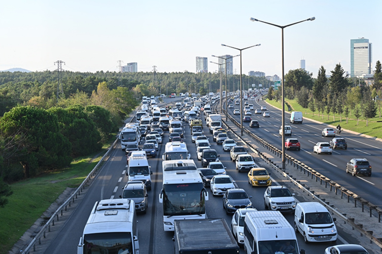 Trafiğe kayıtlı araç sayısı 32 milyon 618 bini aştı