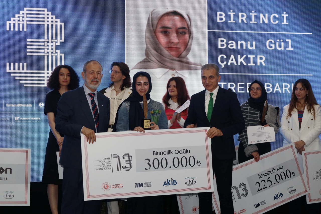 ATHİB 13. Dokuma Kumaş Tasarım Yarışması’nda ödüller sahiplerini buldu