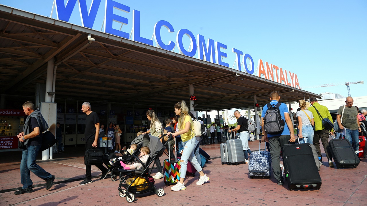 Antalya, turizmde ilk üçü hedefliyor