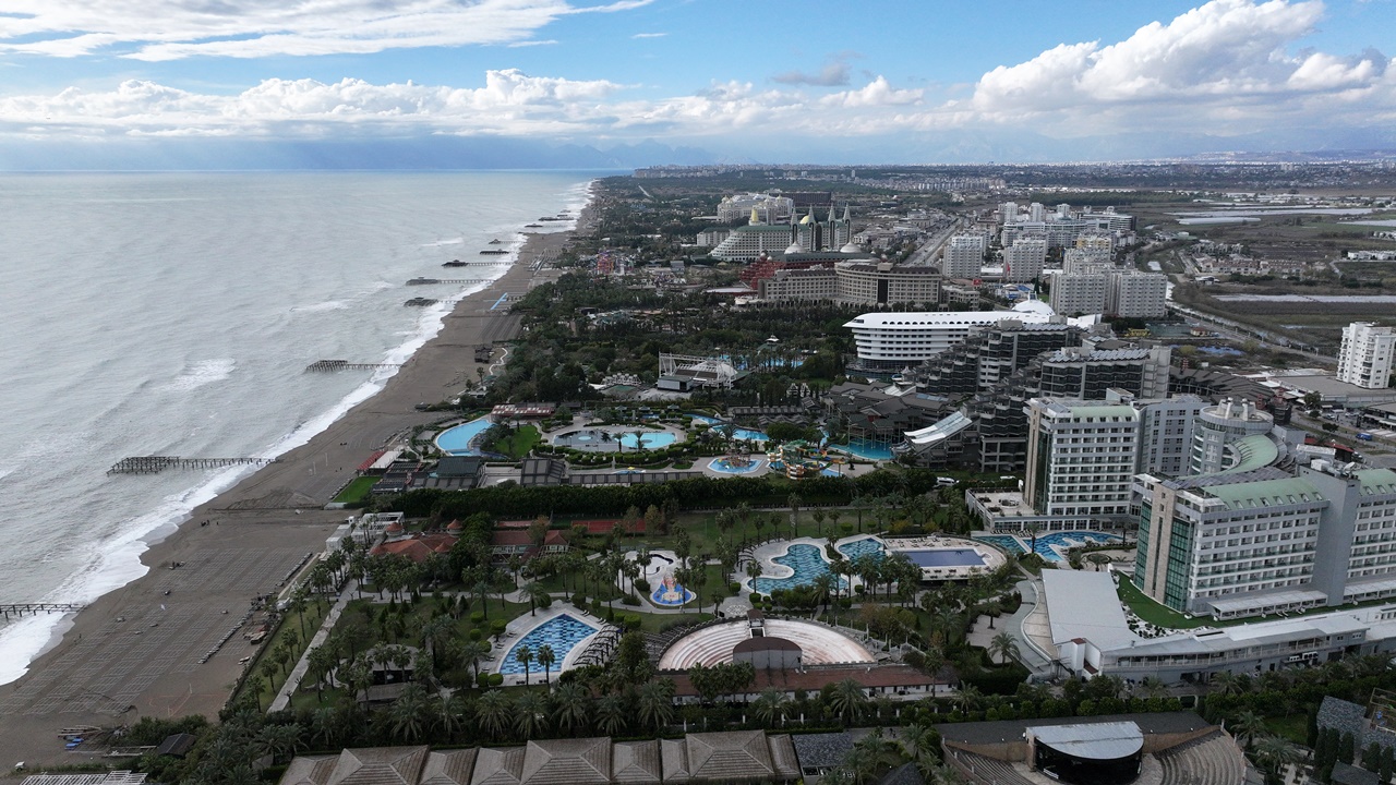 Antalya, 11 ayda nüfusunun 7 katından fazla yabancı turist ağırladı