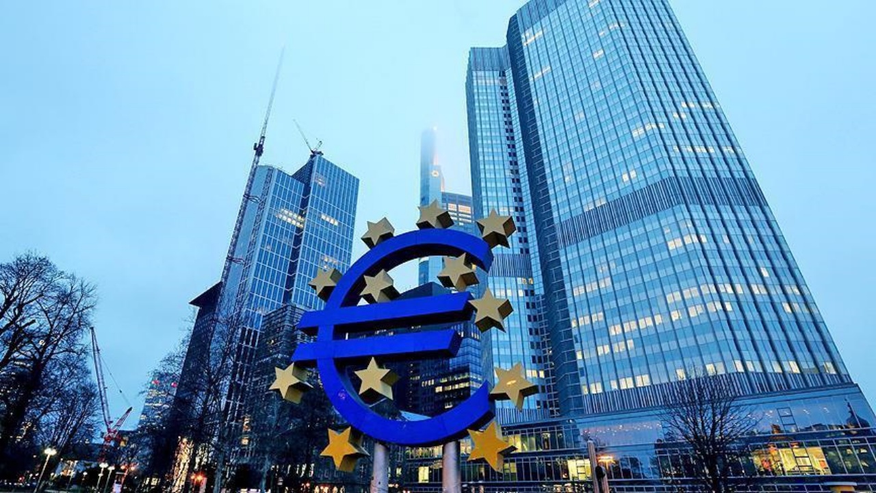 Fed faizi sabit tutarken, ECB indirime gitti
