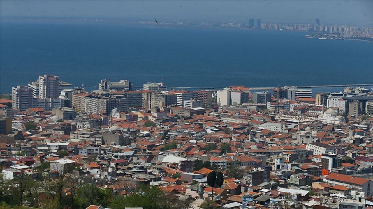 'İzmir, kentsel dönüşüm için depremi bekliyor'
