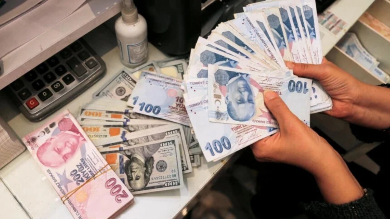 Liralaşma, 8 yılın zirvesine yükseldi