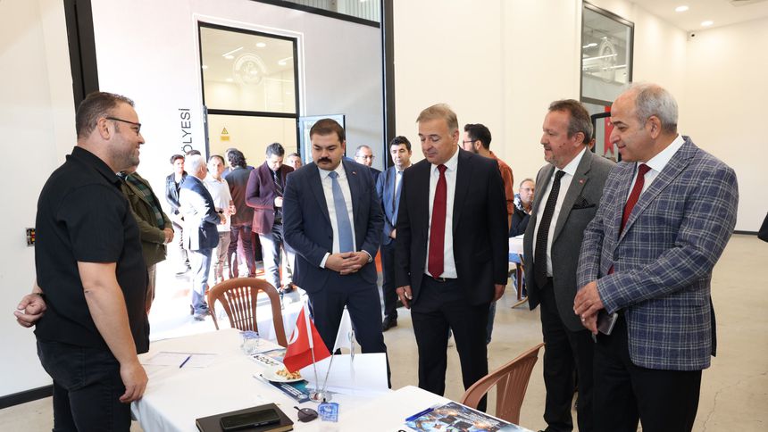 Denizli OSB’de personel arayan 50 firma, iş arayan vatandaşlarla buluştu
