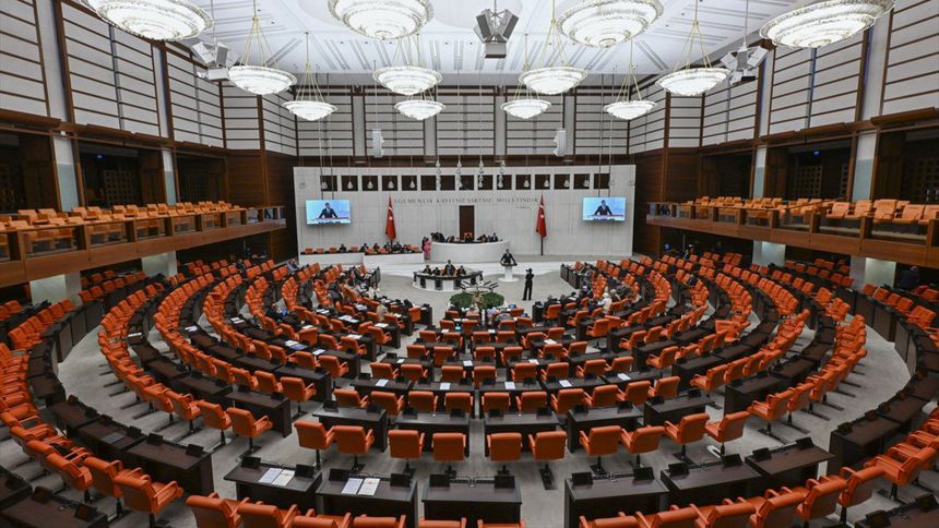 Şehit aileleri ve gazi haklarıyla ilgili düzenlemeleri de içeren teklif kabul edildi