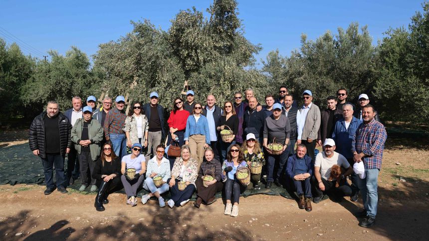 Zeytinimizin değerini artırmak, geleneği geleceğe taşımak önceliğimiz olmalı Zeytinimizin değerini artırmak, geleneği geleceğe taşımak önceliğimiz olmalı