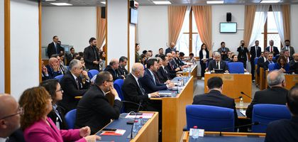 En düşük emekli aylığını 20 bin liraya çıkaran madde komisyondan geçti