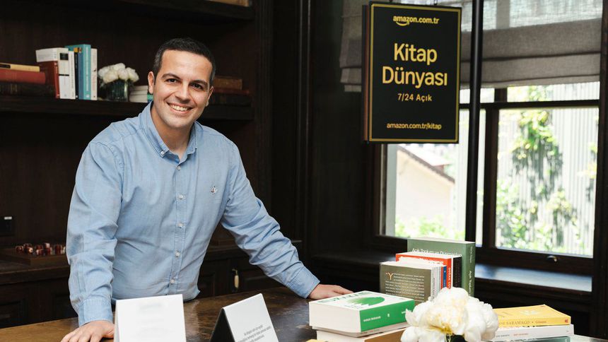 Türkiye’de kadınlar roman, erkekler tarihi ve siyasi kitapları tercih ediyor
