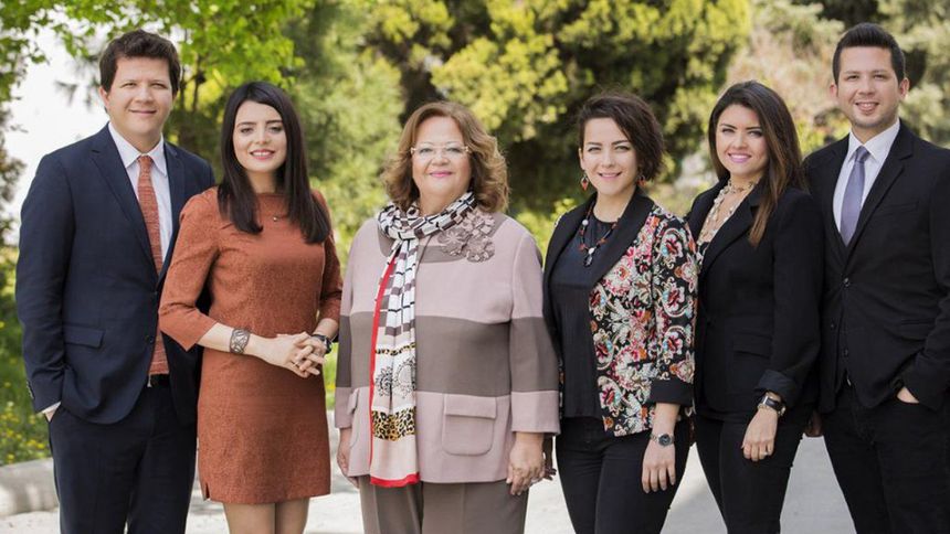 ‘Baba’ vefat ettiğinde borç yapılandırma kapısını banka patronu açtı, sonunda düze çıktı ‘Baba’ vefat ettiğinde borç yapılandırma kapısını banka patronu açtı, sonunda düze çıktı