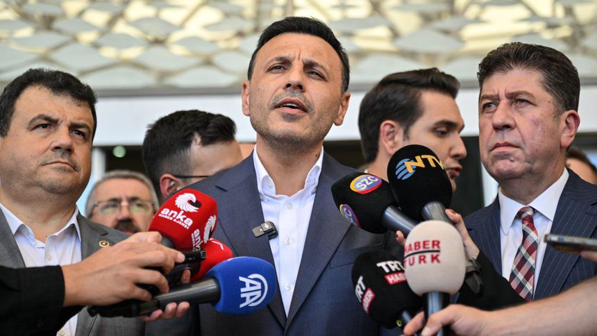 CHP İstanbul İl Başkanı yeniden Özgür Çelik