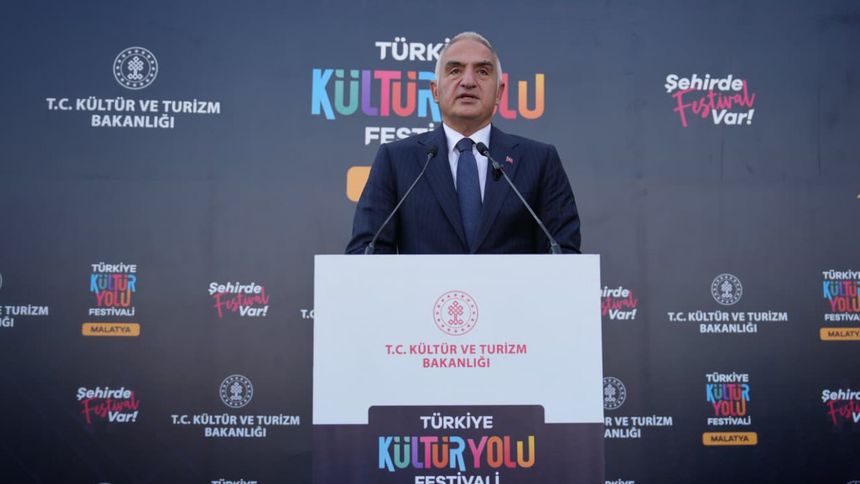 Çok zor bir sene ama turizmde yine de 64 milyar doları yakalarız