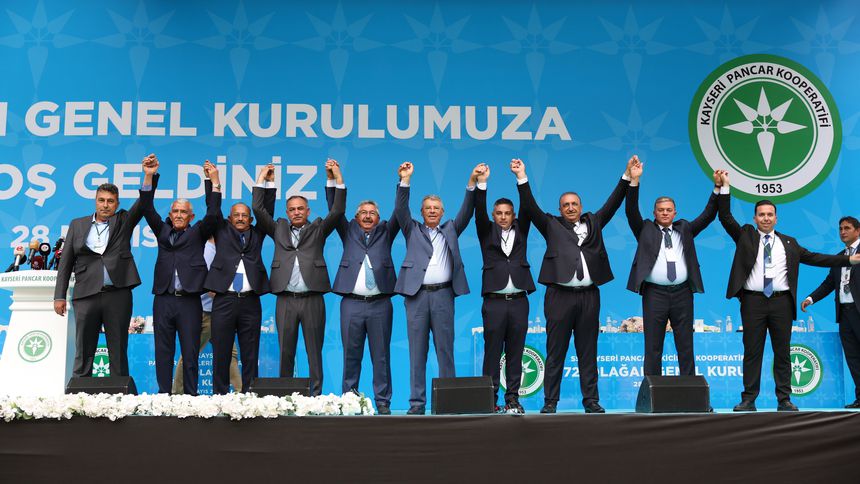 Kayseri Pancar Ekicileri Kooperatifi'nde Akay güven tazeledi