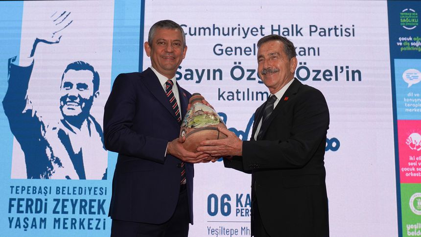 Tepebaşı Ferdi Zeyrek Yaşam Merkezi'nin açılışını Özgür Özel yaptı