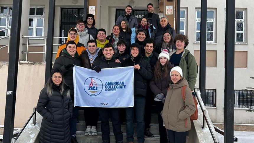 İzmir Amerikan Koleji'nden Ardahanlı öğrencilere destek