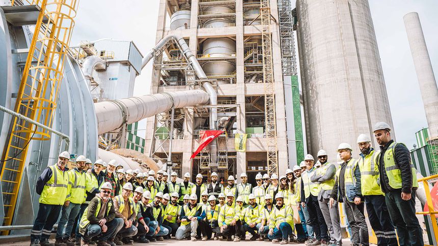 Bursa Çimento Modernizasyon Projesi'nde döner fırın ateşlendi