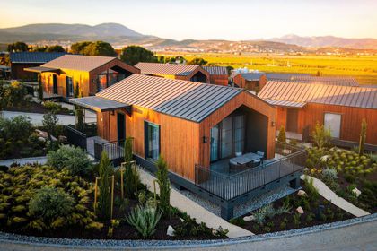 Les Bungalows hizmete açıldı