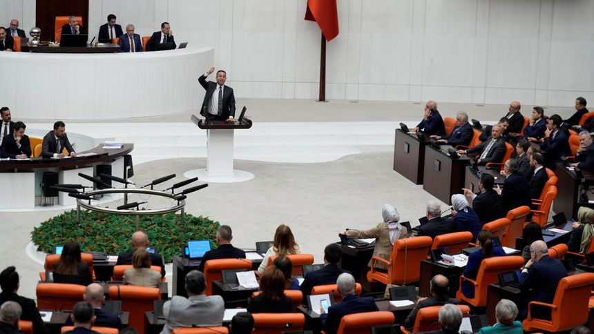 MHP bayramda DEM ile görüşecek, CHP listede yok