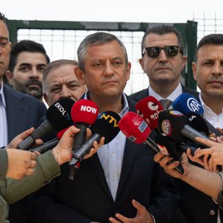 Özgür Özel: Siyaset kurumuna yapılmış bir saldırı