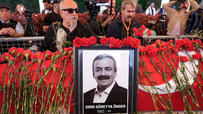 Sırrı Süreyya Önder son yolculuğuna uğurlandı