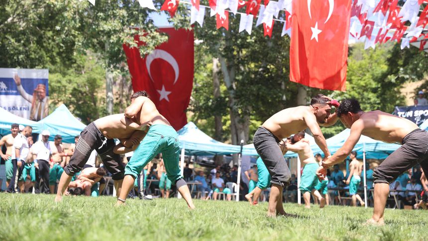 454 pehlivan Dereköy’de buluştu