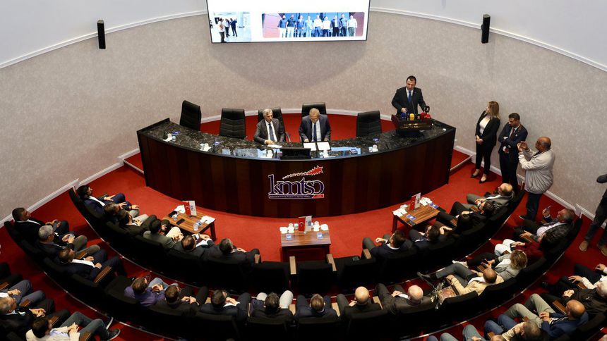 KMTSO'nun yenilenen binasında ilk toplantı KMTSO'nun yenilenen binasında ilk toplantı