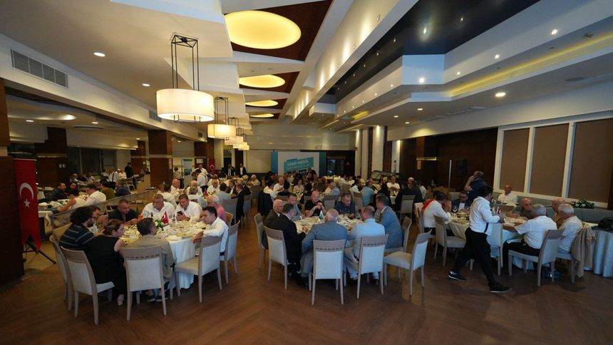 '40 yaşında makineler allanıp pullanıp 2 yaşında diye ülkeye giriyor'