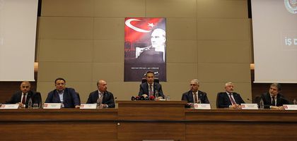 Bakan Bayraktar: Herkes akaryakıt istasyonuna gidince krizi görüyor