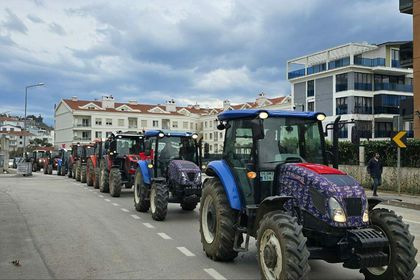 Bursa'da arazi satışına traktörlü protesto!