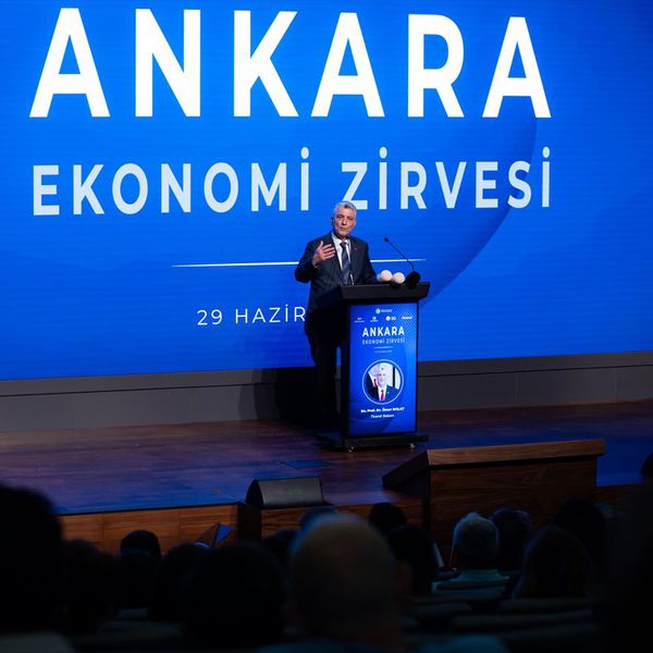 'Türkiye ekonomisi yapısal dönüşümle kabuk değiştiriyor'