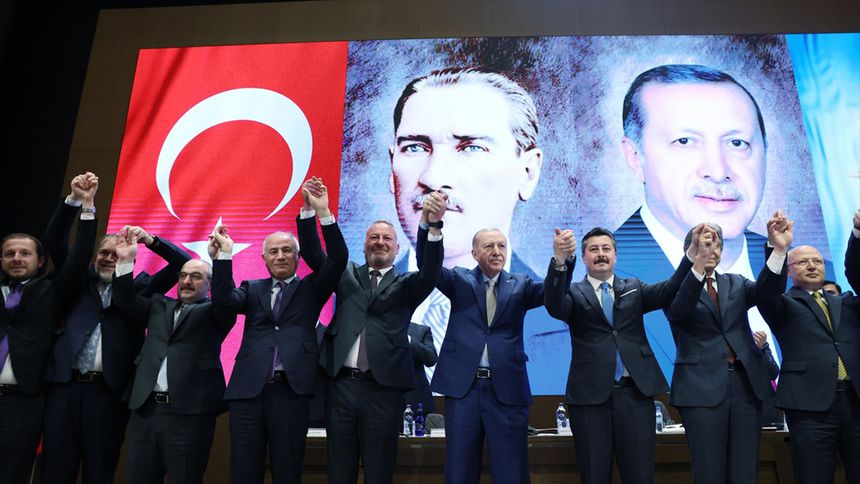 Karacabey ve Yenişehir belediye başkanları AK Parti’ye geçti