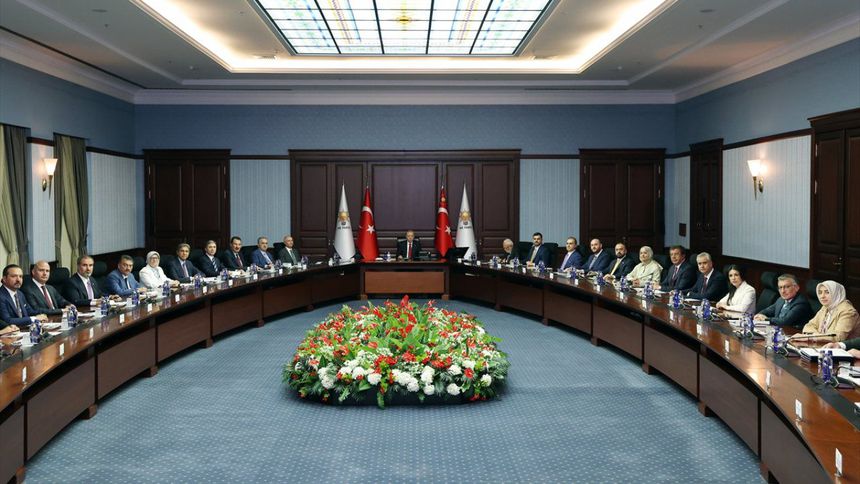 Erdoğan'dan kurmaylarına, 'Vakit kaybetmeden yasayı geçirin' talimatı