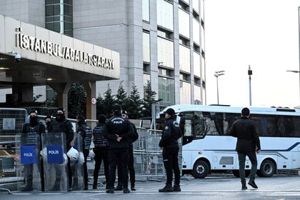 İstanbul'da gösteri yasağı 26 Mart'a uzatıldı, kente giriş-çıkışlar sınırlandı