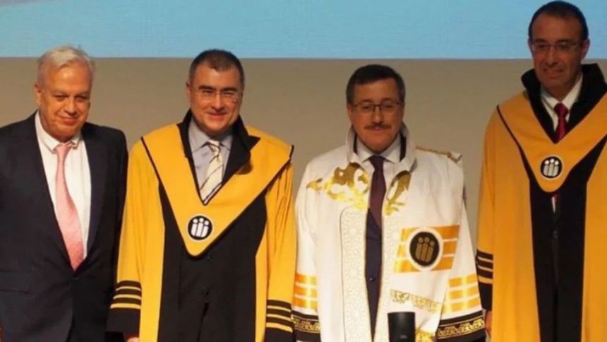 Dünyada ilk 8’li çapraz karaciğer nakliyle aynı anda 8 hayat kurtardılar Dünyada ilk 8’li çapraz karaciğer nakliyle aynı anda 8 hayat kurtardılar