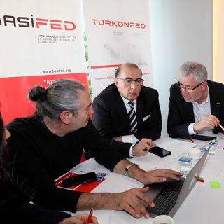 TÜRKONFED yuvarlak masa toplantı serisinin ilki İzmir’de gerçekleşti