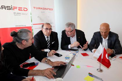 TÜRKONFED yuvarlak masa toplantı serisinin ilki İzmir’de gerçekleşti