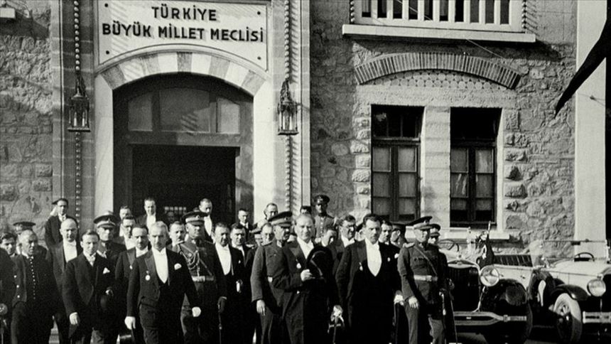 'Özgürlüğün de, eşitliğin de, adaletin de dayanağı ulusal egemenliktir'