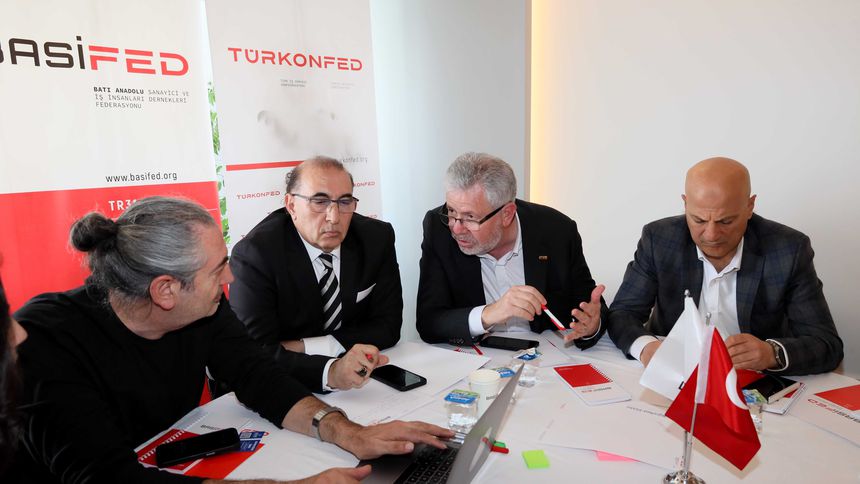 TÜRKONFED yuvarlak masa toplantı serisinin ilki İzmir’de gerçekleşti