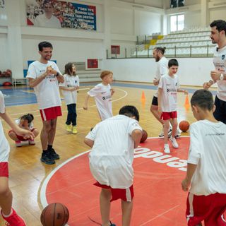 Anadolu Efes’in One Team Projesi özel sporcularla buluştu
