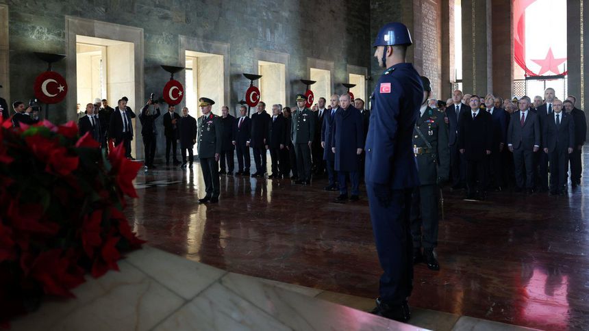Atatürk için Anıtkabir'de devlet töreni