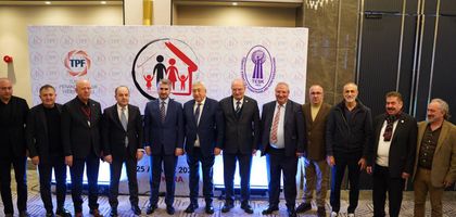 Zincir marketlerin pazar günü kapanması için anlaşmaya varıldı