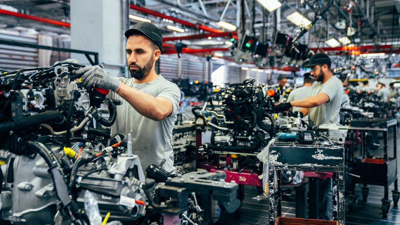 Akdeniz’in iki ucunda çift motorlu üretim stratejisi