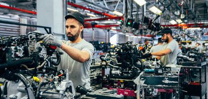 Akdeniz’in iki ucunda çift motorlu üretim stratejisi